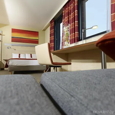 Express Toulouse Airport By Ihg Hotel 3*