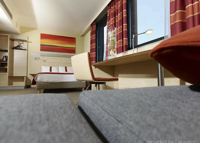 Express Toulouse Airport By Ihg Hotel 3*