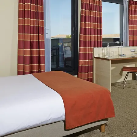 Отель Express Toulouse Airport By Ihg Бланьяк