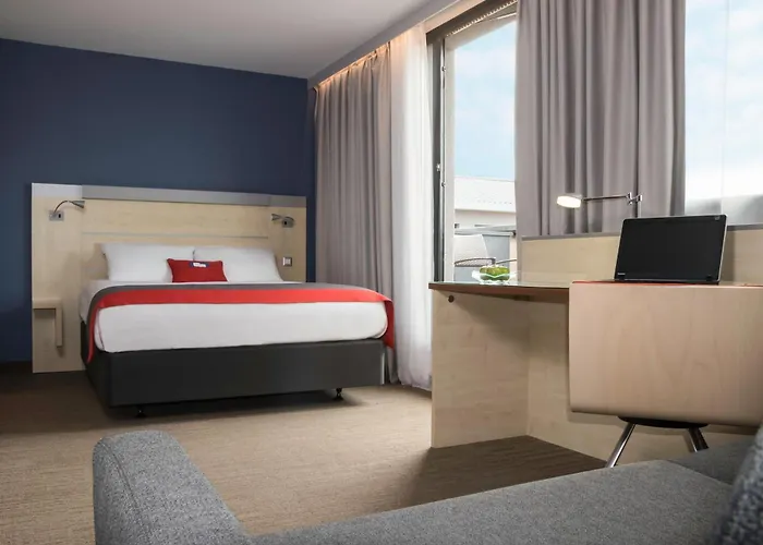 Express Toulouse Airport By Ihg Hotel 3*