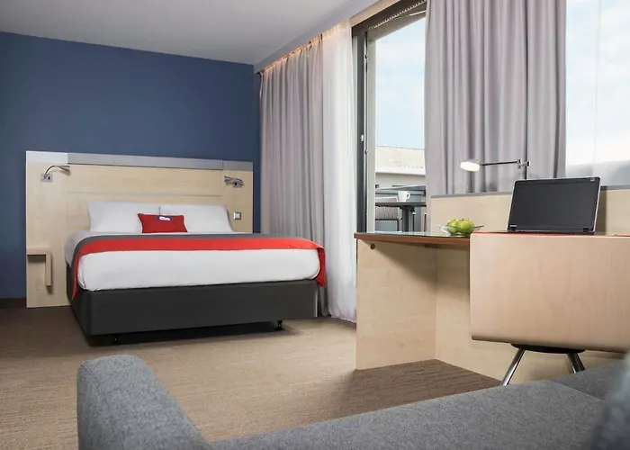Hotel Express Toulouse Airport By Ihg Blagnac