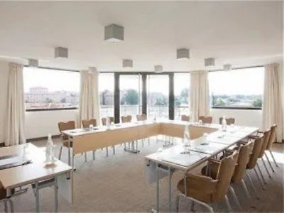 Hotel Express Toulouse Airport By Ihg