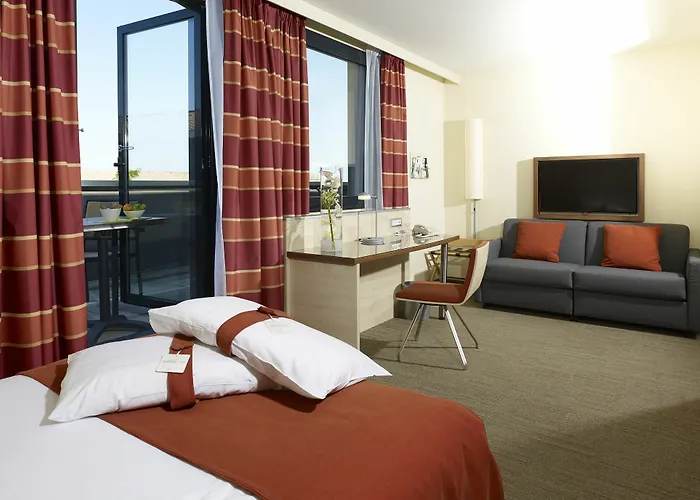 Express Toulouse Airport By Ihg Hotel 3*