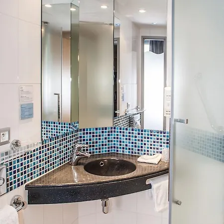 Express Toulouse Airport By Ihg Hotel 3*