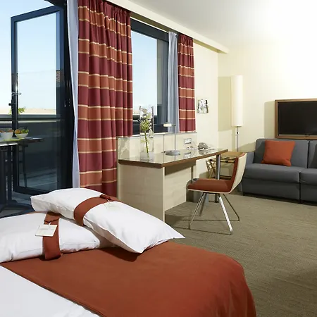 Express Toulouse Airport By Ihg Hotel 3*